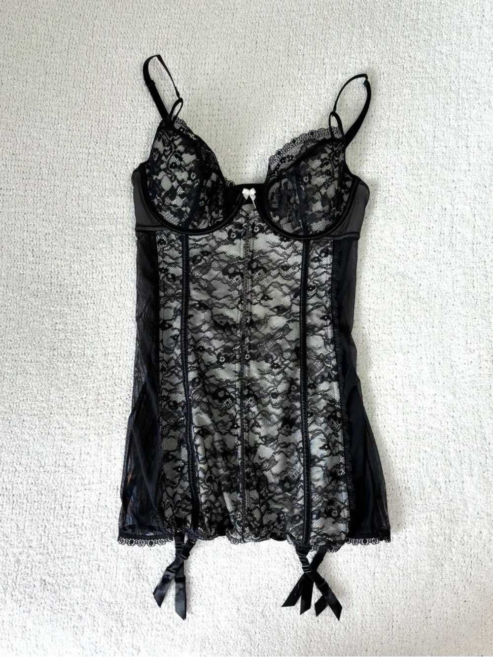 Y2K Victoria’s Secret lace bustier
